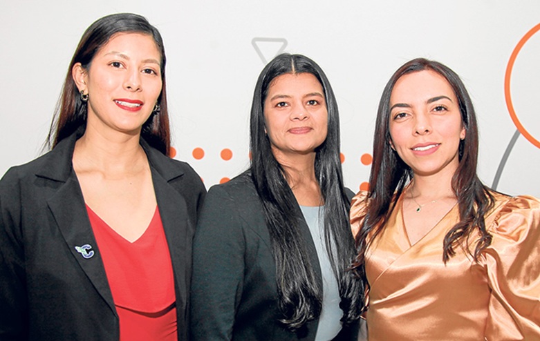 Tania Murillo, Dina Ríos y Marcela Salgado.