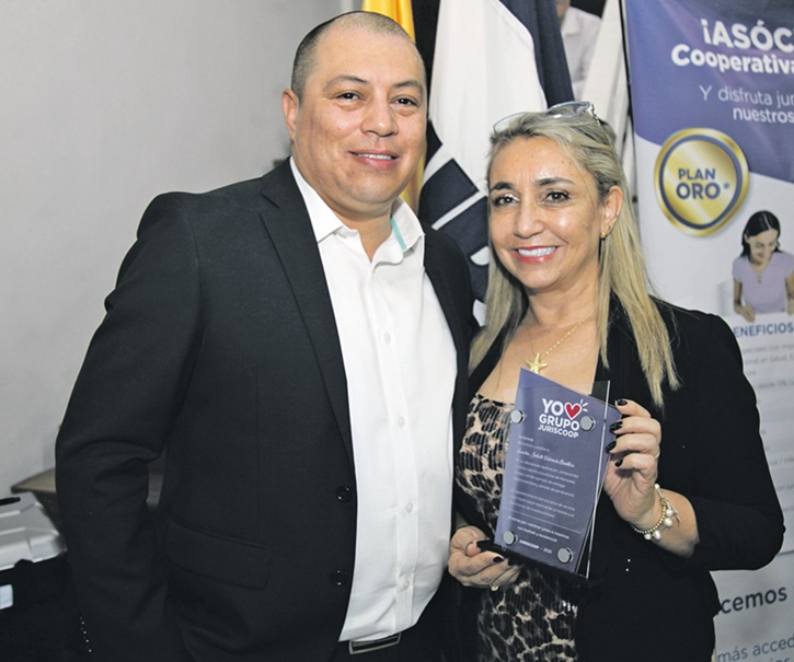 Reconocimiento a Sandra Yulieth Valencia de parte de Edwin Andrés Herrera.