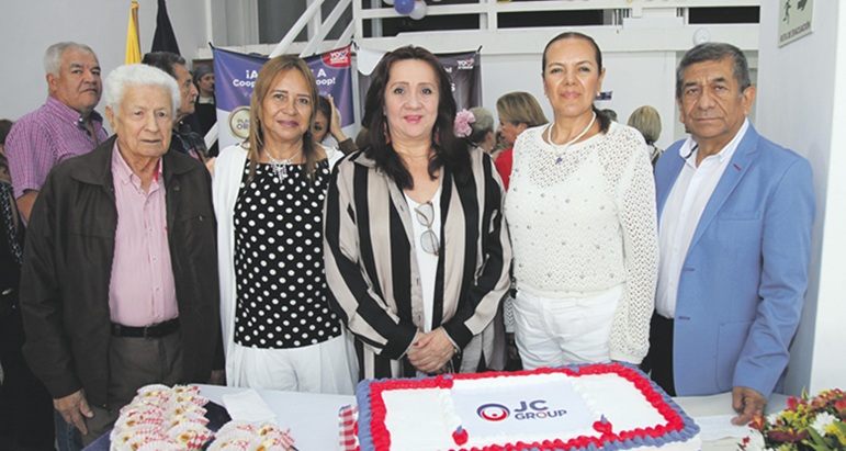 Roberto Salazar, Luz Amparo García, Sonia Giraldo, Martha Lucía Medellín y Gabriel Antonio Largo.