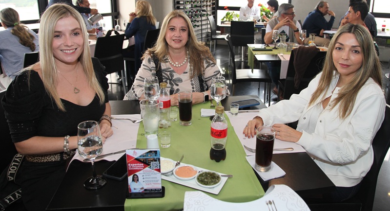 Juliana Arango, Martha Helena Castro y Francisca Arango.
