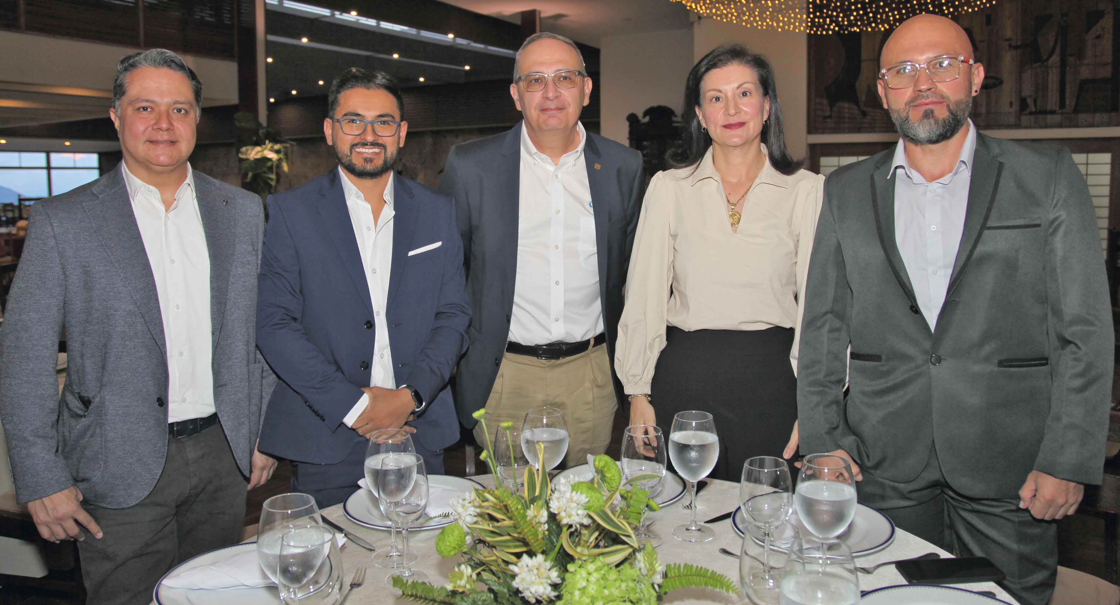 Carlos Andrés Bastidas; Héctor Abadía; Juan Eduardo Zuluaga, gerente de Confa; Carolina Jernam y Mario Ríos.