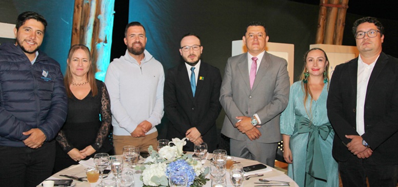 Mateo Loaiza, Diana Mejía, Manuel Correa, Juan Manuel Marín, Álvaro Andrés Osorio (alcalde de Palestina), Marcela García y Felipe Rincón.