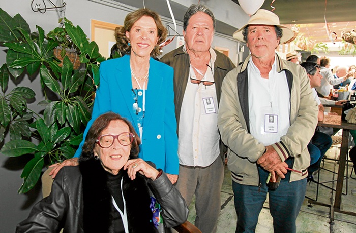 María Lucía Vélez, Marcelo Vélez, Simón Vélez y Gloria Jaramillo de Vélez.
