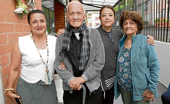 Adriana María Suárez, Óscar Gaviria, Luz Amparo García y Nohemí León.