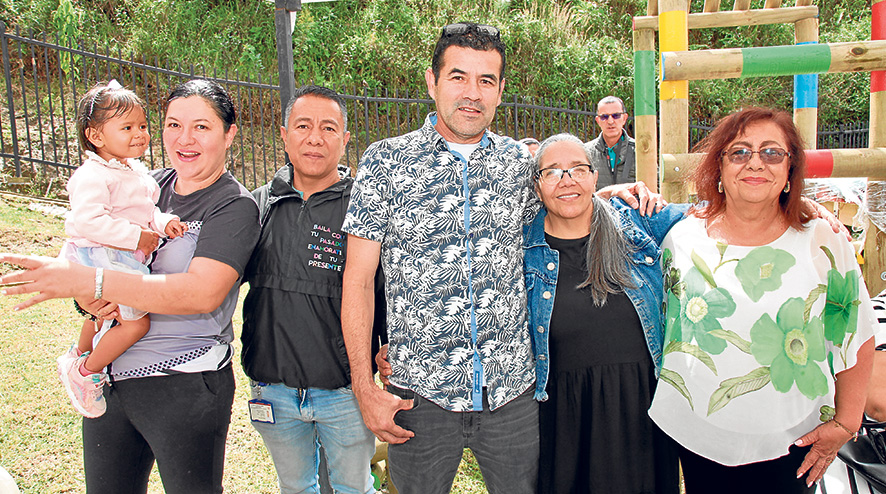 Bibiana Botero, José Eduardo Largo, María Victoria Largo, Luis Ricardo Alzate, Magnoli Echavarria y Aleyda Arcila.