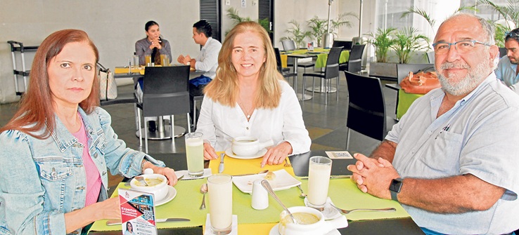 María Constanza Henao, María del Pilar Cardona y Ricardo Montes.