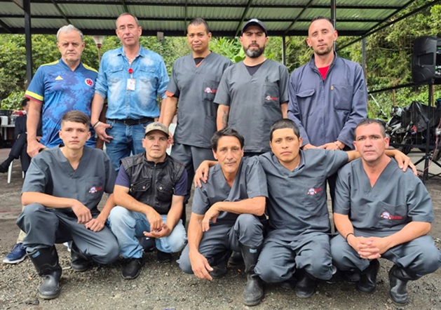 De pie: Carlos Restrepo, Gonzalo Londoño, Uriel Salgado, Enrique Restrepo, Hernán Muñoz. Abajo: Julián Carmona, Edgar Martínez, Juan Manuel Rivera, Norberto Ramírez y Estivén Pérez.