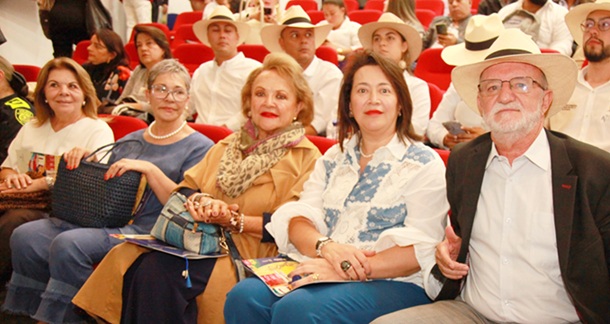 Ana Lucía Gómez, Irma Cardona, Luz Marina Correa, María Isabel Gaviria (diputada de Caldas) y Henry Gutiérrez Ángel, gobernador de Caldas.