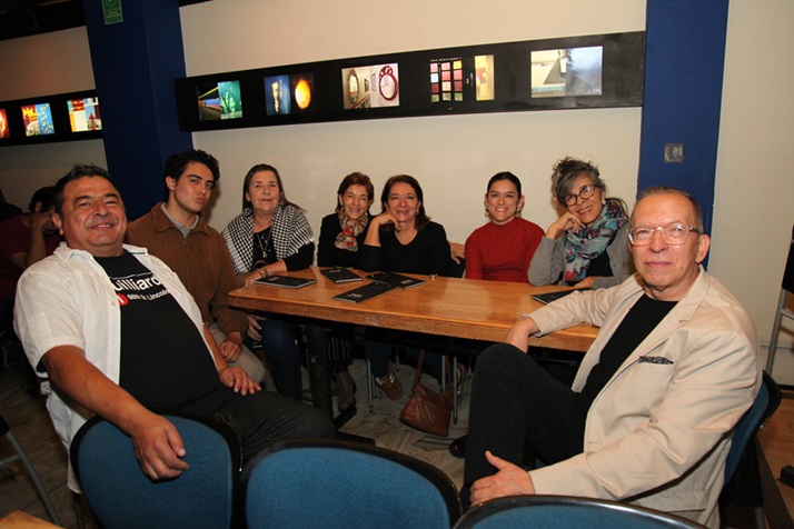 Familia: Diego Cobaleda, Juan Sebastián Márquez, Miriam Ángel, Amparo López, Martha Cecilia López, Paula Herrera, Alba Lucía López y Gustavo López.