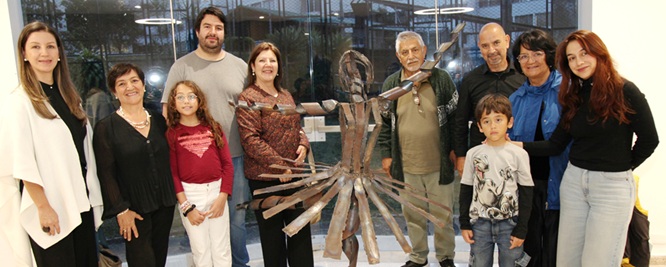 María Clemencia Vázquez, Adela María Ceballos, Luciana Álvarez, Juan Pablo Vásquez, Eugenia Ceballos, Guillermo Alberto Ceballos, Daniel Ceballos, María Clemencia Ceballos, Gregorio Álvarez y Samira Rosales, familia de la expositora.