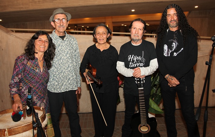 Grupo Hijos de la Tierra: Patricia Vélez, Carlos Augusto Cardona, Miryam Lizorralde, Pedro Ocampo y Sergio Hernández.