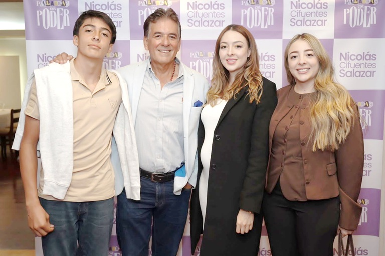 Alejandro Quintero, Nicolás Quintero, Andrea Quintero y Mariana Quintero.