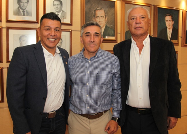 Diego Espinoza, Julio Valencia y Jorge Avendaño.