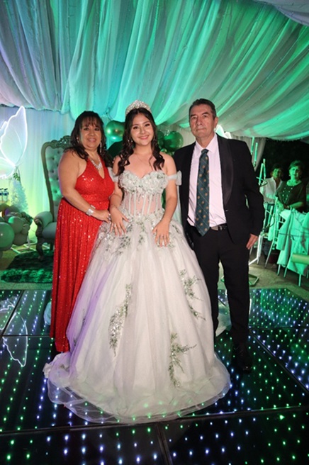 Sandra María Valencia Hernández, Silvana Robledo Valencia y Leonidas Robledo Sánchez.