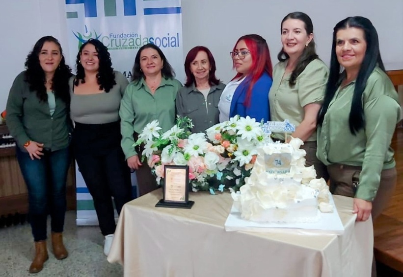 Equipo de trabajo de la Fundación Cruzada Social: Marcela Aristizábal Duque, Laura Marín Flores, Martha Lodoño Aristizábal, Pilar Maya Villegas, Claudia García Zapata, Lina Chavarriaga Tobón, y Claudia Villegas Pineda.
