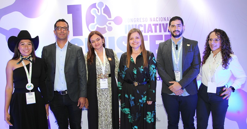 María Lucía Delgadillo, José Olarte, María Constanza Ramírez, Olga Idárraga, Daniel Toro y Sandra Celis Andrade.