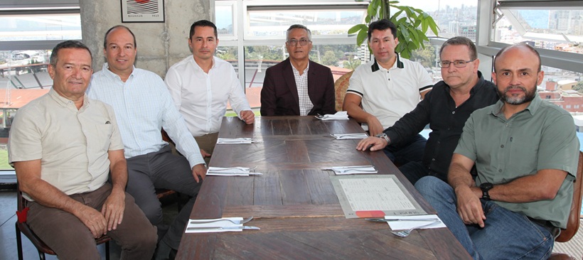 Hernán Arias Orozco, Jorge Mario Gómez Loaiza, Mauricio Parra Aristizábal, Alejandro Tabares Carmona, Hernán Arias Orozco, Jorge Hernán Carvajal Cifuentes, Carlos Alfonso López Mejía y Pablo Andrés Tabares Carmona.
