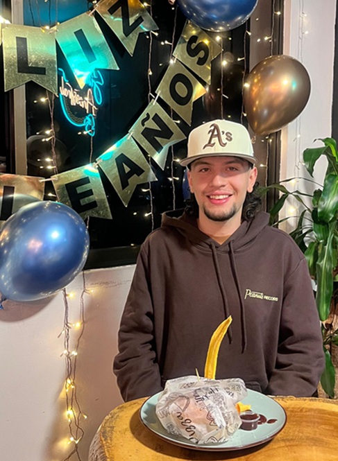 Juan José Gaviria disfrutó de una velada especial por sus 23 años, junto a sus más cercanos.