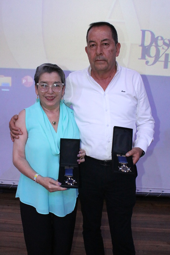 Quinquenistas 50 años periodo 2025-1: Esperanza Román Noreña y Carlos Alberto Cardona Jurado.