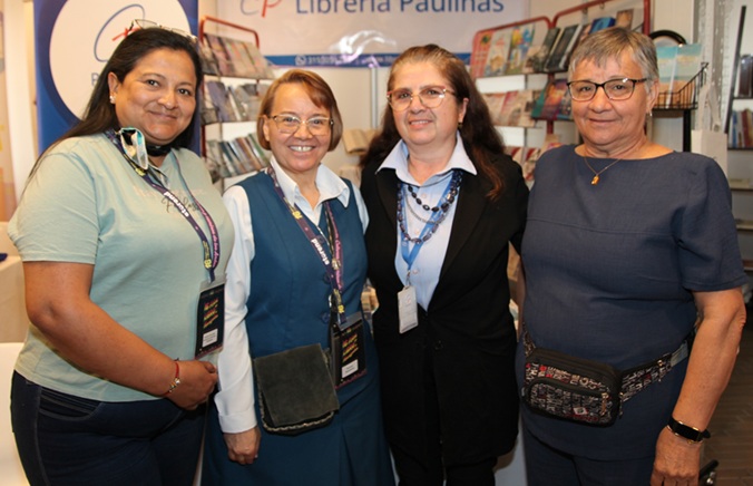 Blanca Inés Murillo, hermana Sandra Restrepo, hermana Olga Castaño y hermana María Lucelly Uribe.