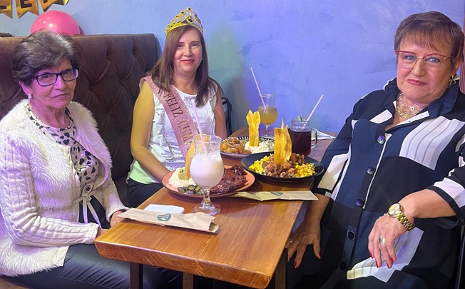 Lina María Betancourth Gaitán celebró su cumpleaños en su residencia, ubicada en el barrio La Enea. En la imagen: Sandra Milena Betancourth Gaitán, Mariana González Betancourth, la homenajeada y Johanna Betancourth Gaitán.