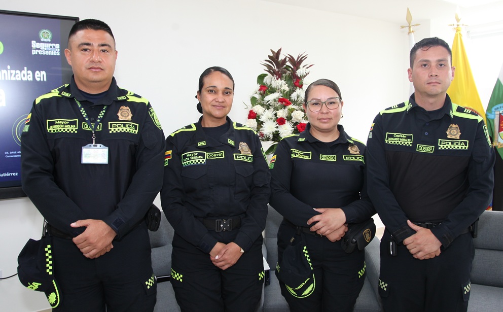 Mayor Deiby Molina, mayor Katia Vergara, mayor Karol Yaya y capitán Leonardo Morales.