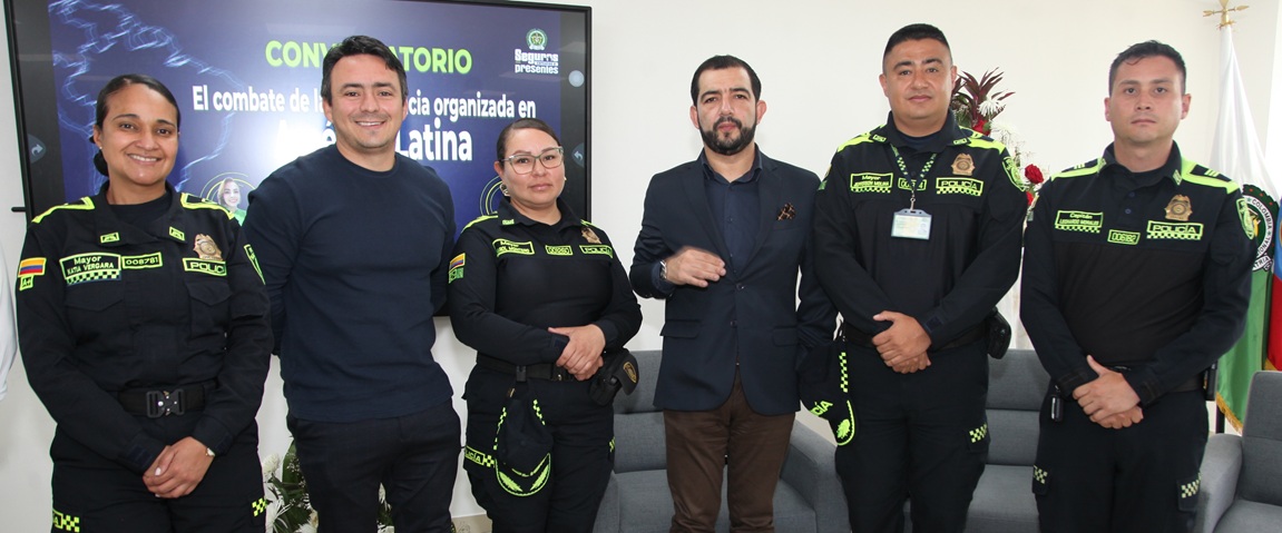 Mayor Katia Vergara, Julián Andrés García, mayor Karol Yaya, Luis Andrés Vélez, mayor Deiby Molina y capitán Leonardo Morales.