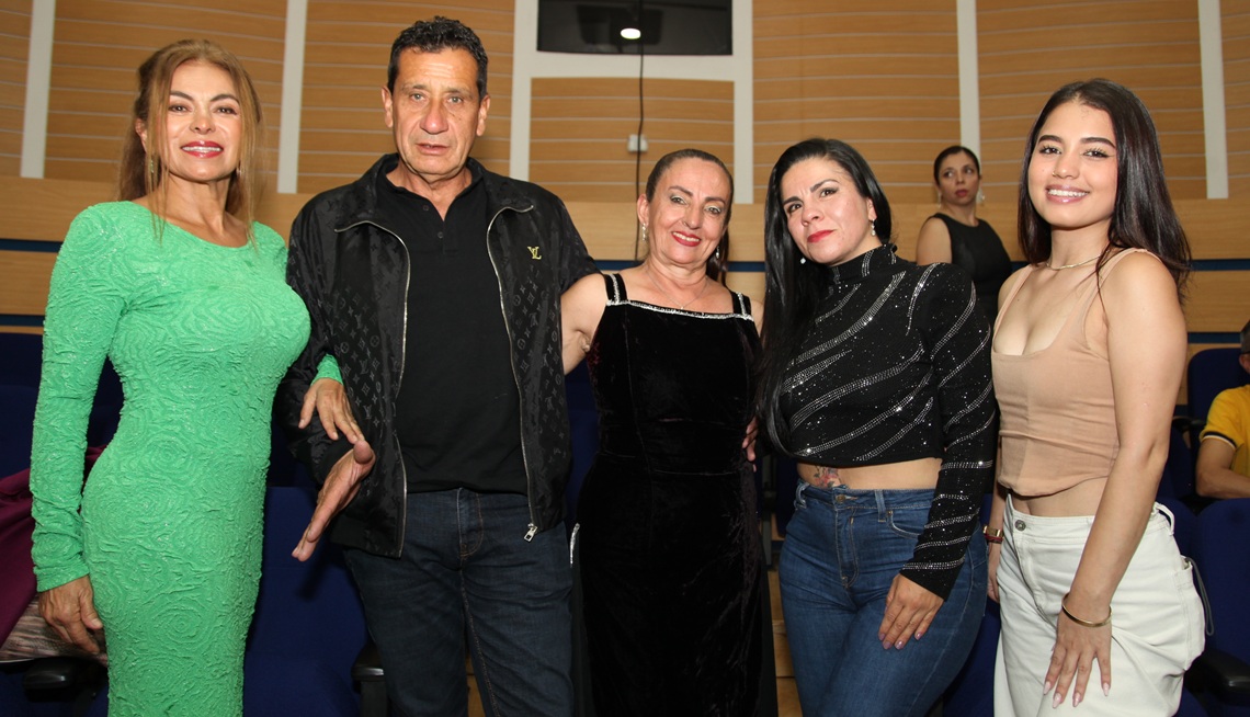 Dufray Rodas, Fabian Guzmán, Martha Cecilia Solís, Luisa Fernanda Echeverry y Ana Sofía Ávila.