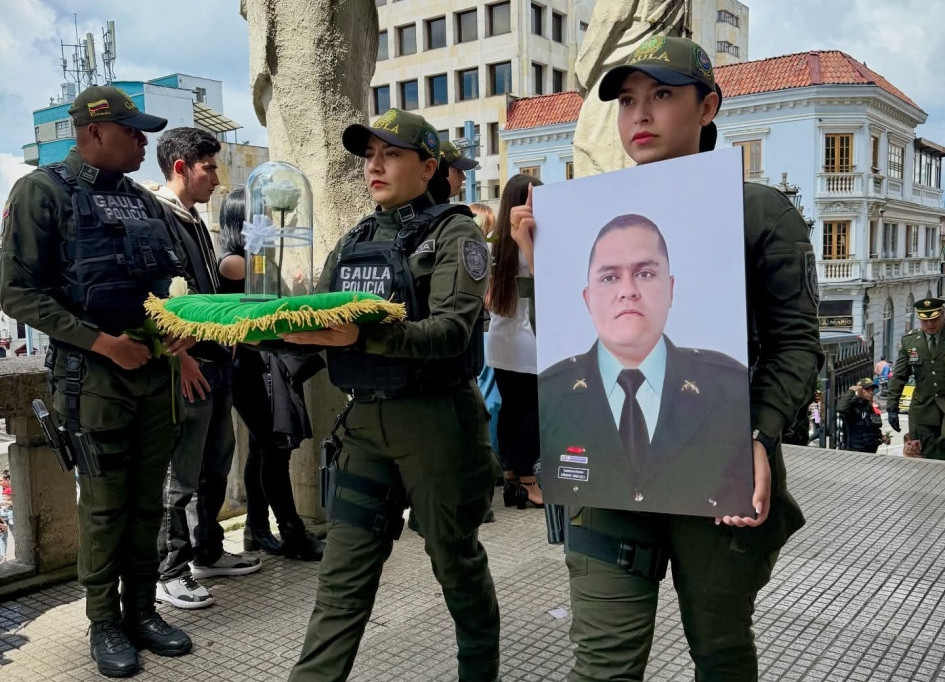 La Policía Nacional en Caldas lamentó la partida de un miembro del Gaula Ardwin Hanney Giraldo Henao, natural de Villamaría, quien ajustó 18 años en la institución. Perteneció a los gaulas de Antioquia y de Caldas. En nuestro departamento llevaba 9 años.