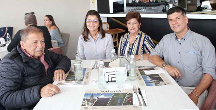 Hugo Benjumea, Ángela Benjumea y María Teresa Salgado compartieron un almuerzo para celebrar el cumpleaños de Andrés Benjumea.