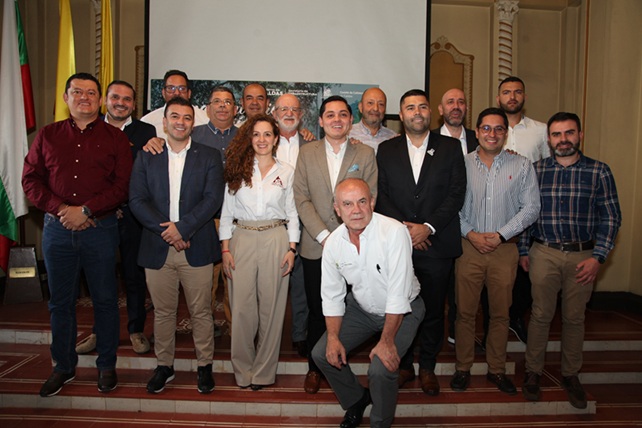 El grupo de alcaldes con el gobernador de Caldas.