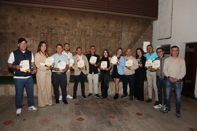 Homenaje quinquenios: Jhon Jairo Valencia, Ana Cecilia Gallego, Gustavo López, Sergio Marín, Walter Méndez, Pedro Pablo Agudelo, Paola Bedoya, Sandra Milena Cardona, Fernando Noreña, Claudia Vásquez, Julián Villegas, Samuel Villegas y Mauricio Serna.