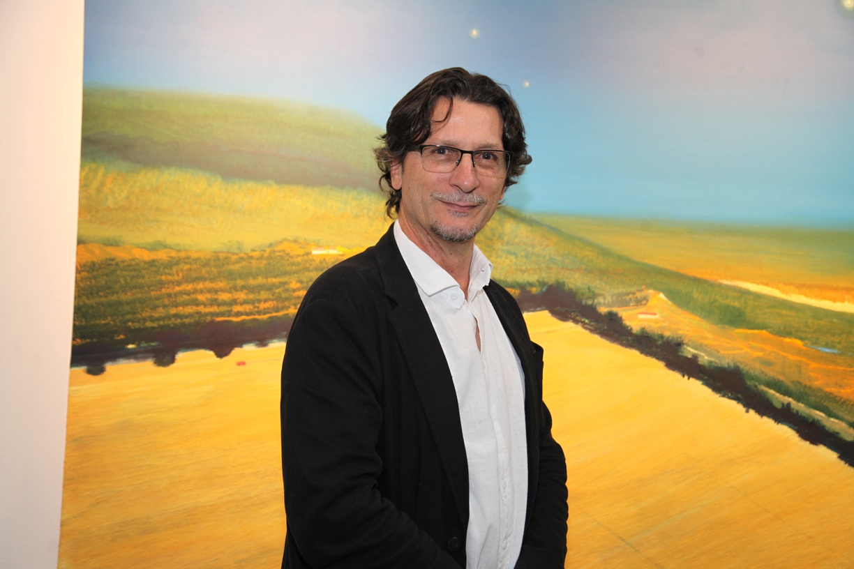 Guillermo Londoño,  autor de  la exposición   Lo que el ojo no ve.