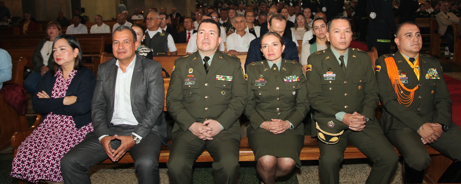 Paula Andrea Sánchez, secretaria de Gobierno de Manizales; Jorge Andrés Gómez Escobar, secretario de Gobierno de Caldas; coronel Dave Anderson Figueroa; coronel Rocio Milena Melo Puerto; teniente coronel Luis Fernando Santoral; y teniente coronel Diego Armando Villar.