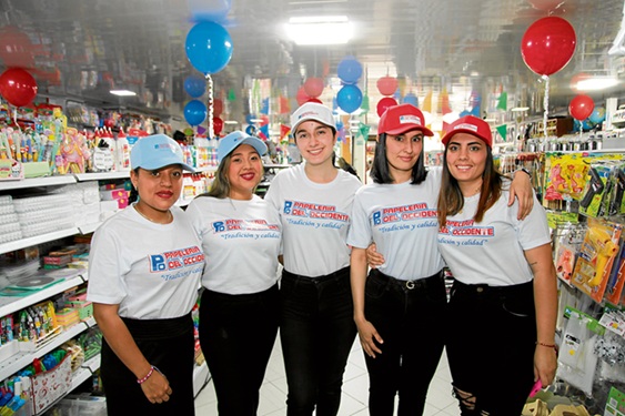 Carolina Vela, Natalia Sandoval, Laura Pineda, Laura Naranjo y Laura Correa.