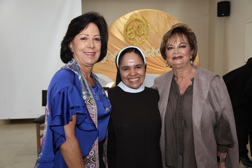 Adriana Gutiérrez, hermana Jessica Arango y Ángela María Gómez.