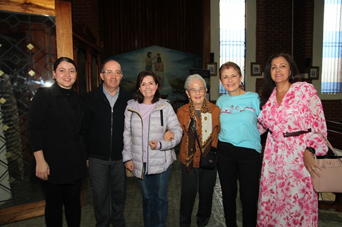 Carolina Marín, José Hernando Jiménez, Claudia Vélez, Aurora Mejía, Mónica Giraldo y Gloria Botero.