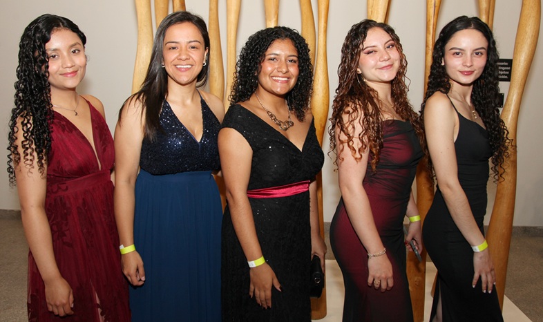 Alejandra Gómez, Valentina López, Estefanía Díaz, Laura Noguera y Natalia Cardona.
