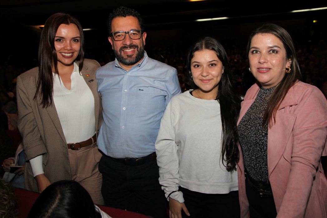 Daniela Robledo, Andrés Felipe Betancurth, Valeria Pérez y Laura Visbal.