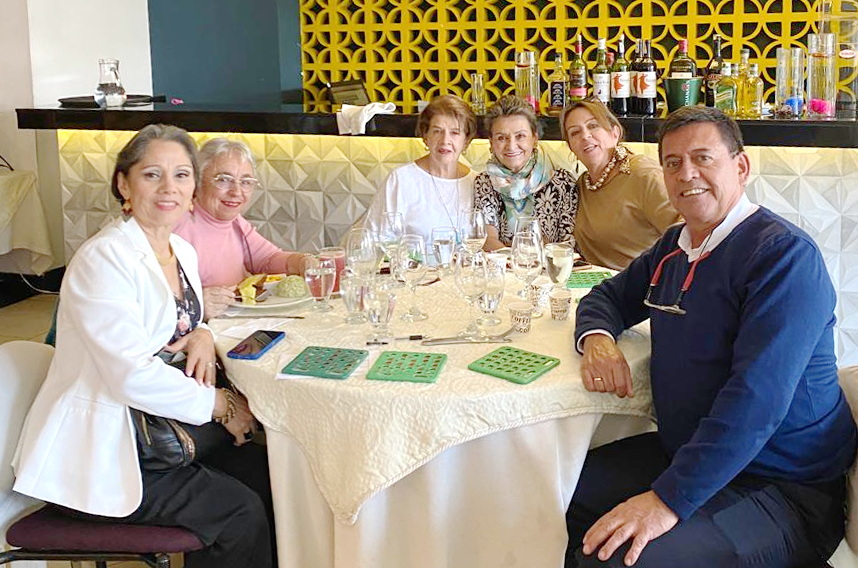 María Amelia Román, María Elena Echeverry, Gabriela Montoya, María Teresa Vallejo, Esperanza Álvarez y Héctor Mario Ortiz, presidente de ASPUNCAL.