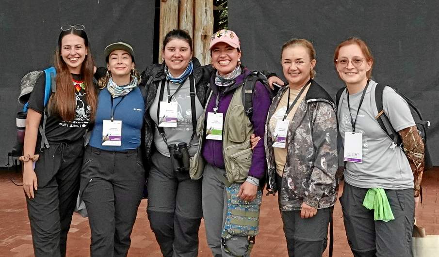 Gabriela Torres, Jennifer Grisales, Margaret Sánchez, Paola Sepúlveda, Gloria Alicia Mariño y Lina Gañán, del club de observación de aves Ensíferas.
