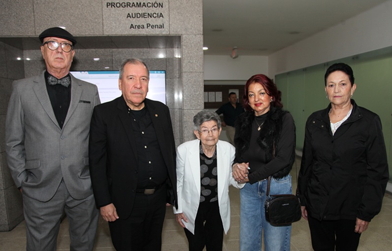 Carlos Eduardo Echeverry, Álvaro José Trejos, María Belén Giraldo, Dora Luz Loaiza y Marina Gómez.