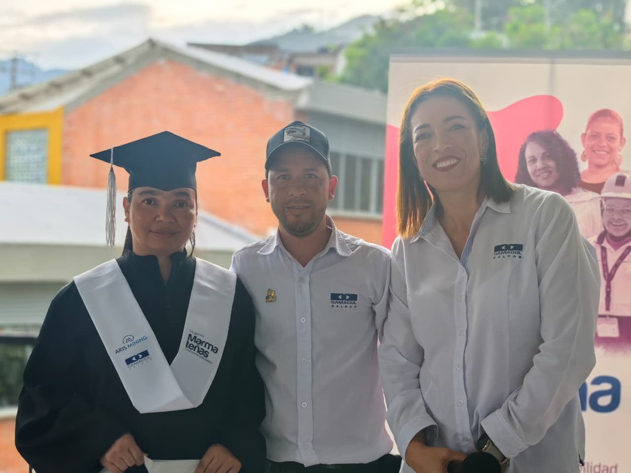 Fanllany Meneses, Cristian Londoño y Angélica María Orozco, gerente de Camacol Caldas.