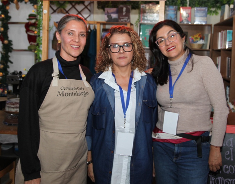 María Teresa Londoño, Ana Muñoz y Luz Adriana Muñoz.