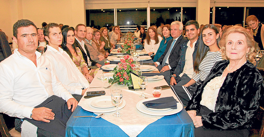 Santiago Mejía, Manolo Restrepo, Linda Taleb, Martín Restrepo, Néstor Restrepo, Marcela Buitrago, María Clemencia Aranzazu, María Emilia Echeverri, Andrés Echeverri, José Fernando Botero, Paloma Restrepo y Sylvia Echeverri.