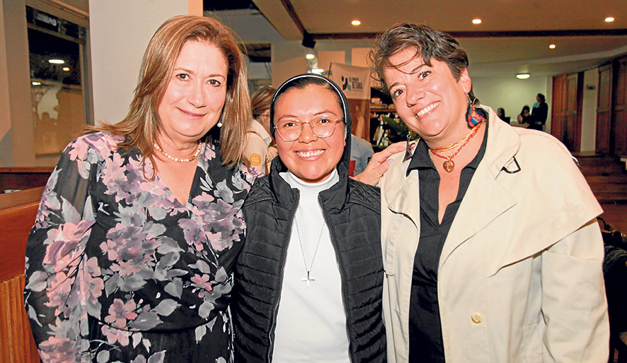 Beatriz Eugenia Pardo Trujillo, directora de la Fundación Obras Sociales Betania; hermana Mayelli; Esperanza Chacua; y Natalia Moreno.