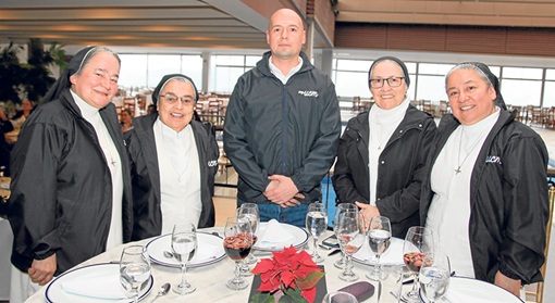 Fotos | Argemiro Idárraga | LA PATRIA Hermana Aurora Montagut Cañas, hermana Amanda Mercedes, Cristian Camilo Gutiérrez Restrepo, rector UCM; hermana Elsa Myriam Londoño y hermana Gloria Estela Rolón Díaz.