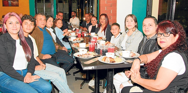 Fotos | Argemiro Idárraga | LA PATRIA Yénifer Escobar, Jerónimo Hernández, Jhon Jairo Escobar, Luz Mery Duque, Valeria Rincón, Wilmar Escobar, Jorge Escobar, Claudia Ramírez, Alba Marina Escobar, Juan Manuel Escobar, Maria Escobar, Mauricio Hernández y Patricia Escobar.