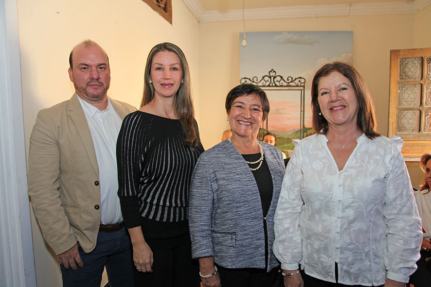 José Fernando Salazar, María Clemencia Vásquez, Adela María Ceballos y Ruth Eugenia Ceballos.