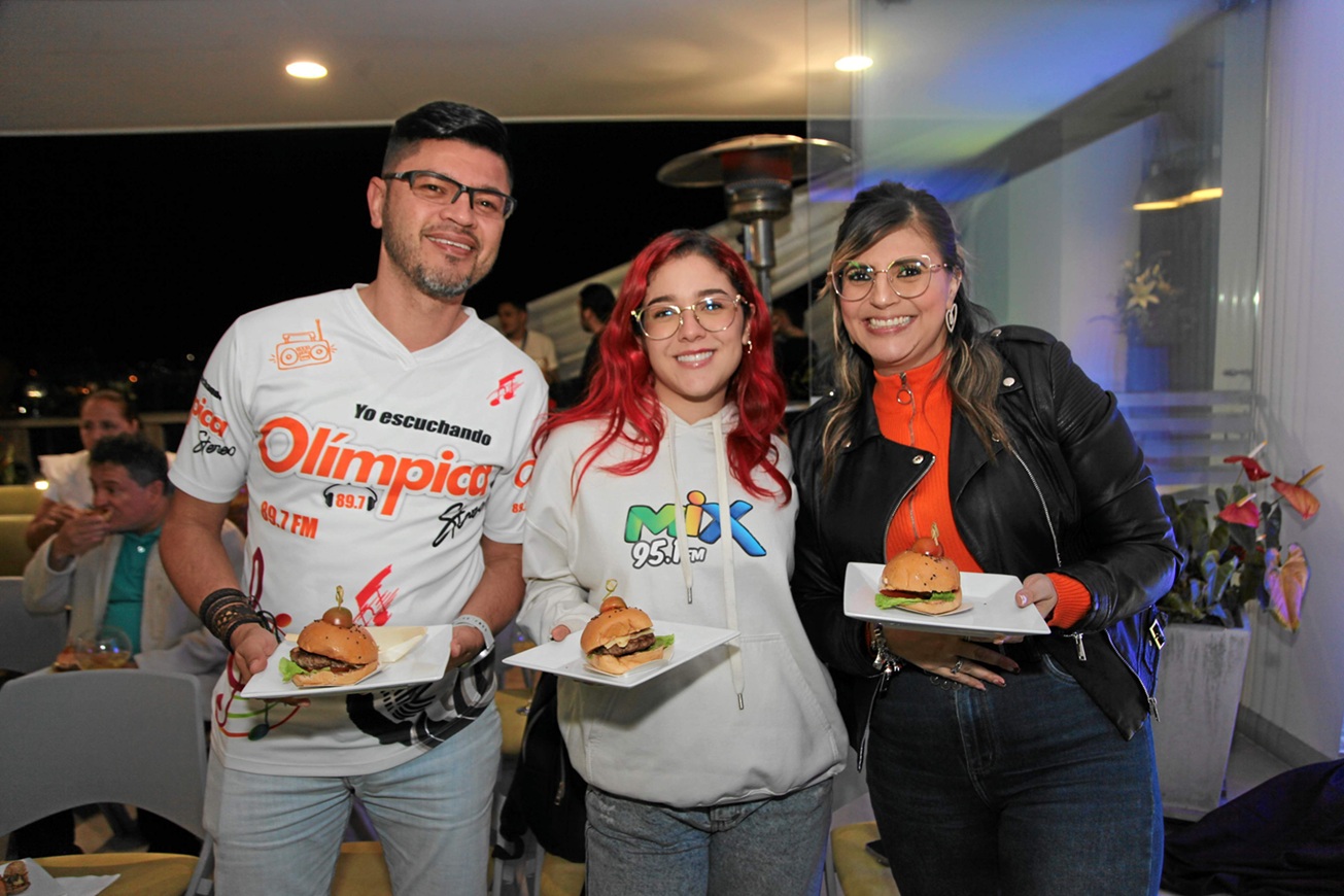 Freddy Stiwar, Paulita Zea y Sara María Quiceno.